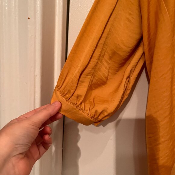 Vince Camuto Flowy Blouse - Mustard Colored - Size 1X (Plus Sized) - Picture 10 of 15